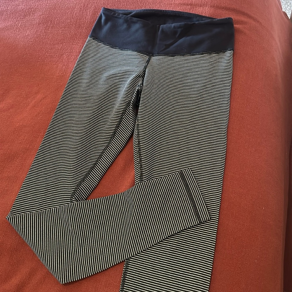 LULULEMON black and white stripe leggings